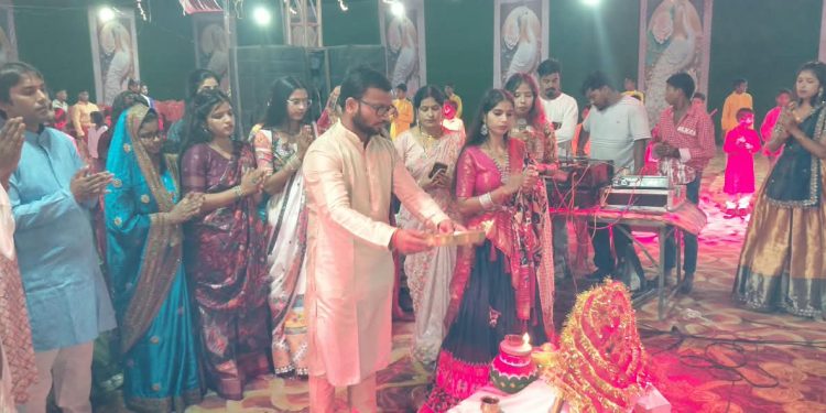 फेमस पब्लिक स्कूल में डांडिया सह गरबा कार्यक्रम आयोजित, प्रतिभागियों को किया गया सम्मानित