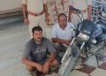 261 लीटर देसी शराब और बाइक के साथ दो तस्कर गिरफ्तार, पुलिस की कार्रवाई से मचा हड़कंप